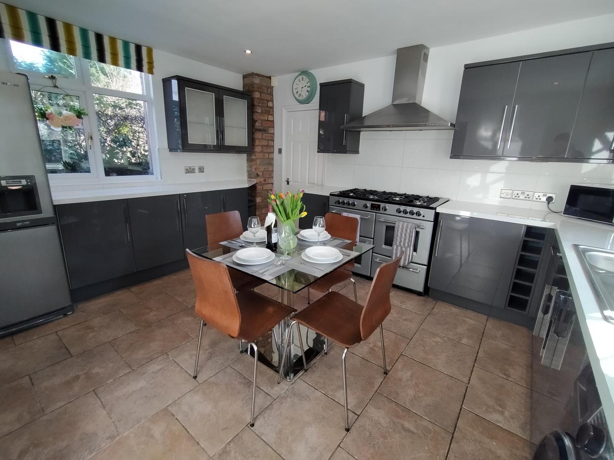 Sirius House - Sleeps 7, Driveway, Garden Villa Crewe Kültér fotó