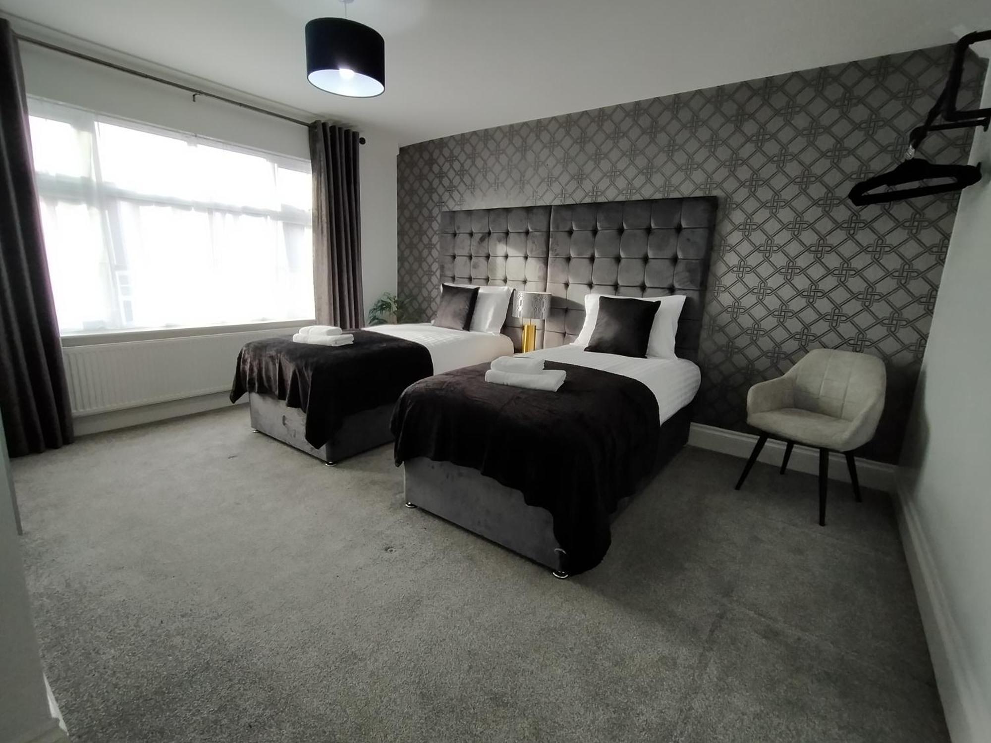 Sirius House - Sleeps 7, Driveway, Garden Villa Crewe Kültér fotó