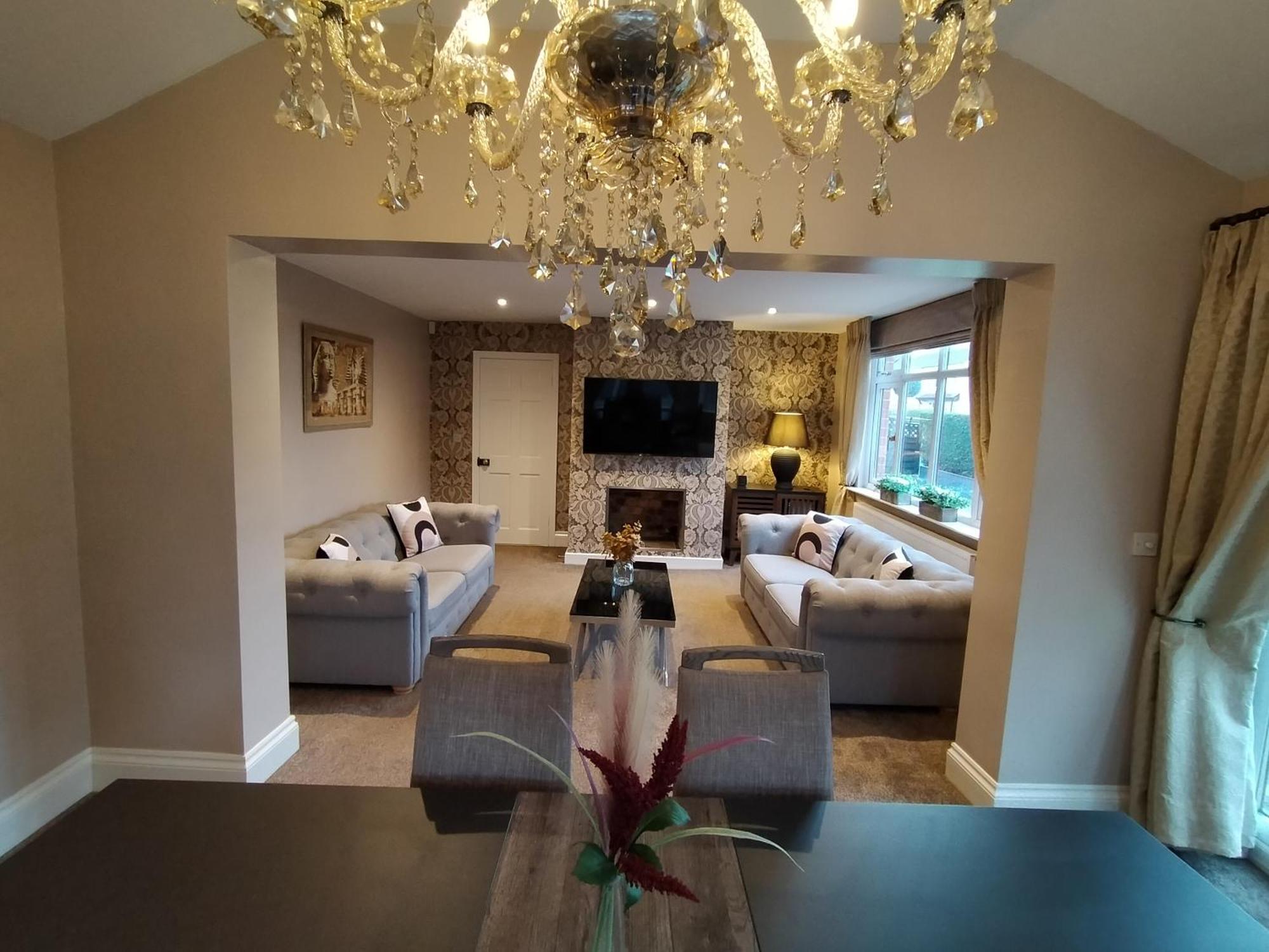 Sirius House - Sleeps 7, Driveway, Garden Villa Crewe Kültér fotó