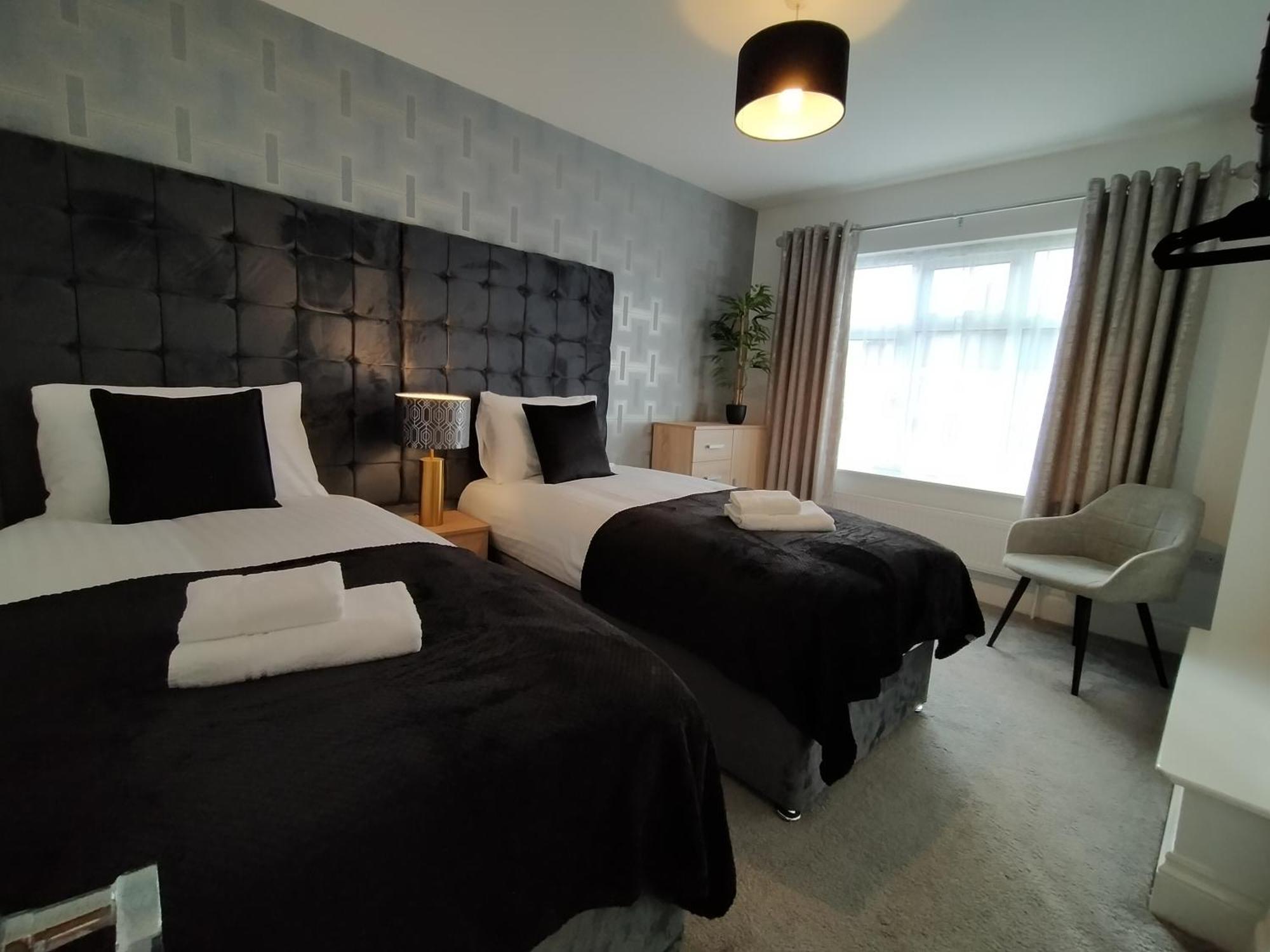 Sirius House - Sleeps 7, Driveway, Garden Villa Crewe Kültér fotó