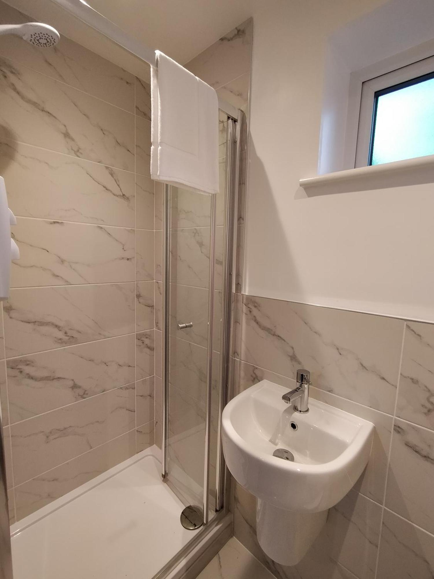 Sirius House - Sleeps 7, Driveway, Garden Villa Crewe Kültér fotó
