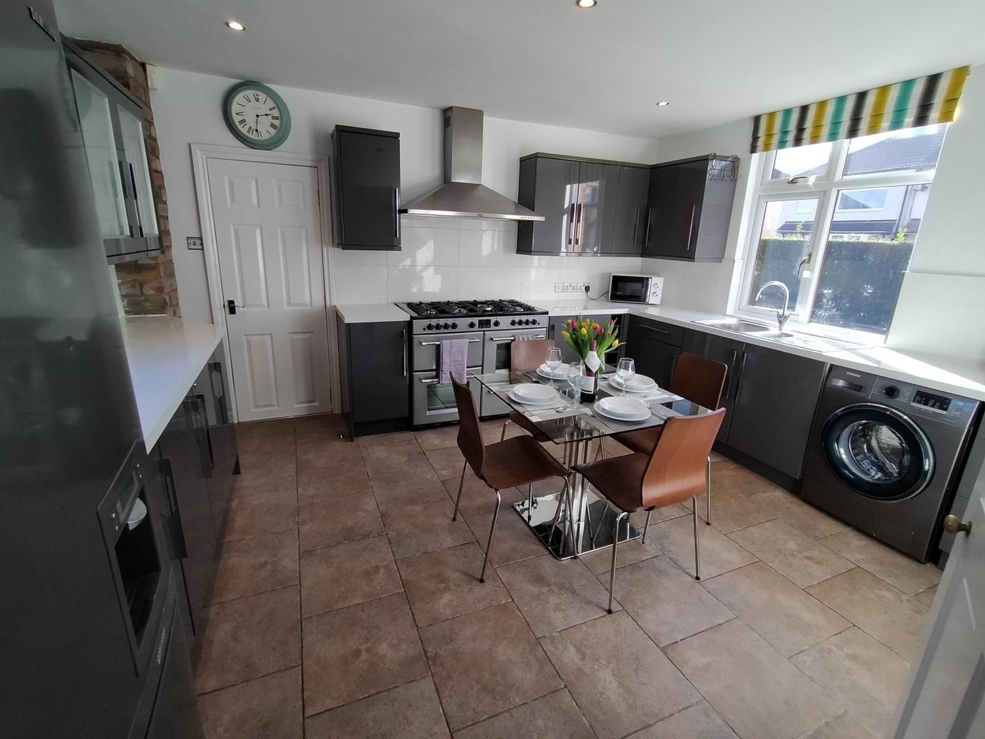 Sirius House - Sleeps 7, Driveway, Garden Villa Crewe Kültér fotó