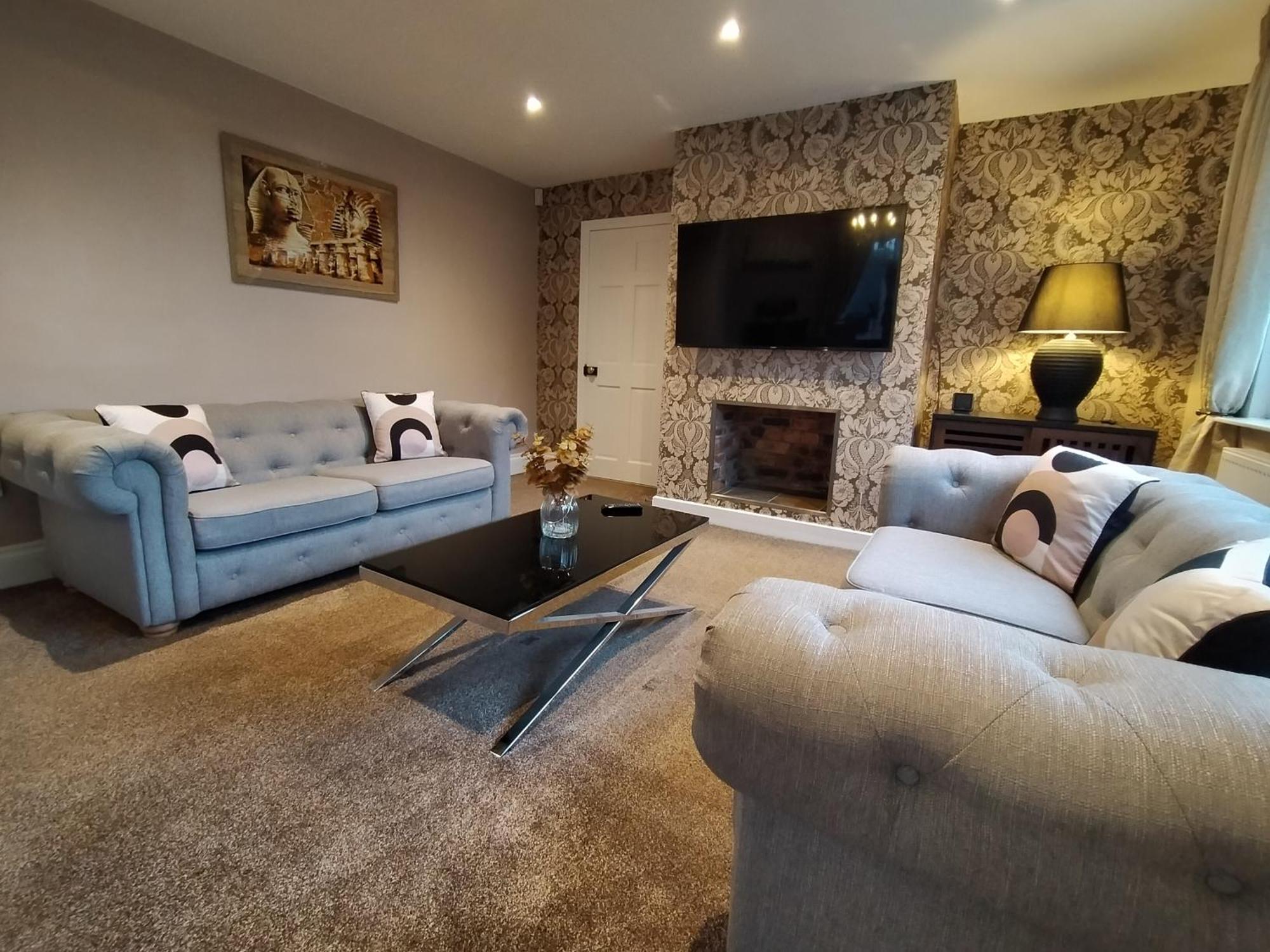 Sirius House - Sleeps 7, Driveway, Garden Villa Crewe Kültér fotó