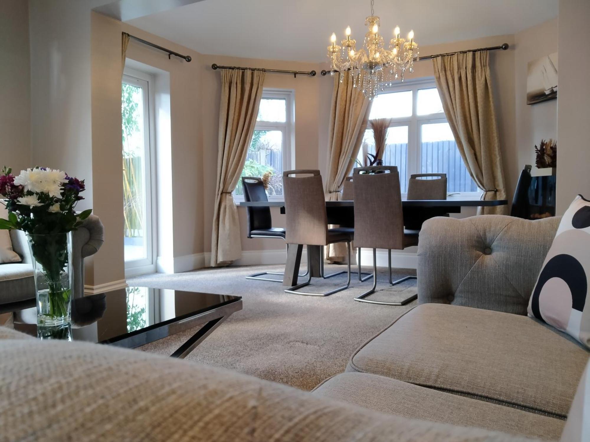 Sirius House - Sleeps 7, Driveway, Garden Villa Crewe Kültér fotó